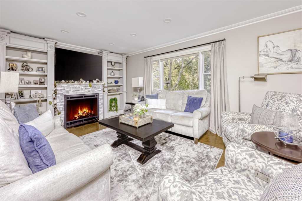 51 Woodland Drive, Suffern, NY 10901 - Photo 2 of 17