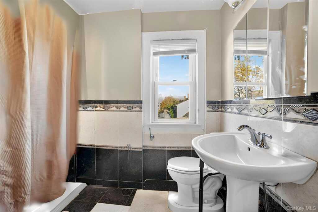 17 Mount Joy Place, New Rochelle, NY 10801 - Photo 11 of 21