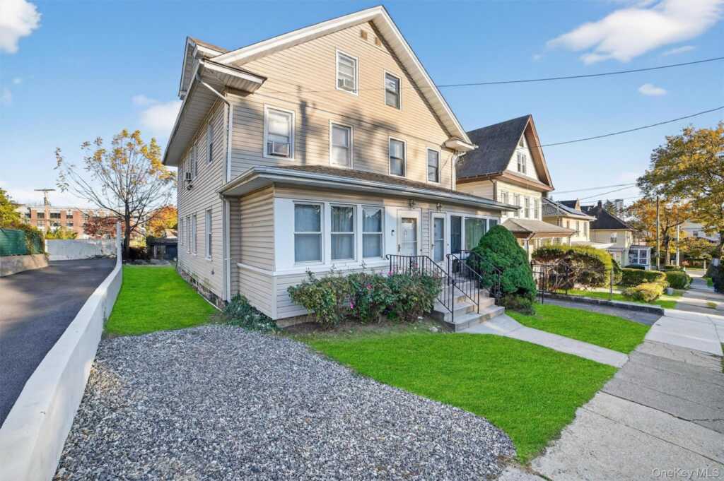 17 Mount Joy Place, New Rochelle, NY 10801 - Photo 2 of 21