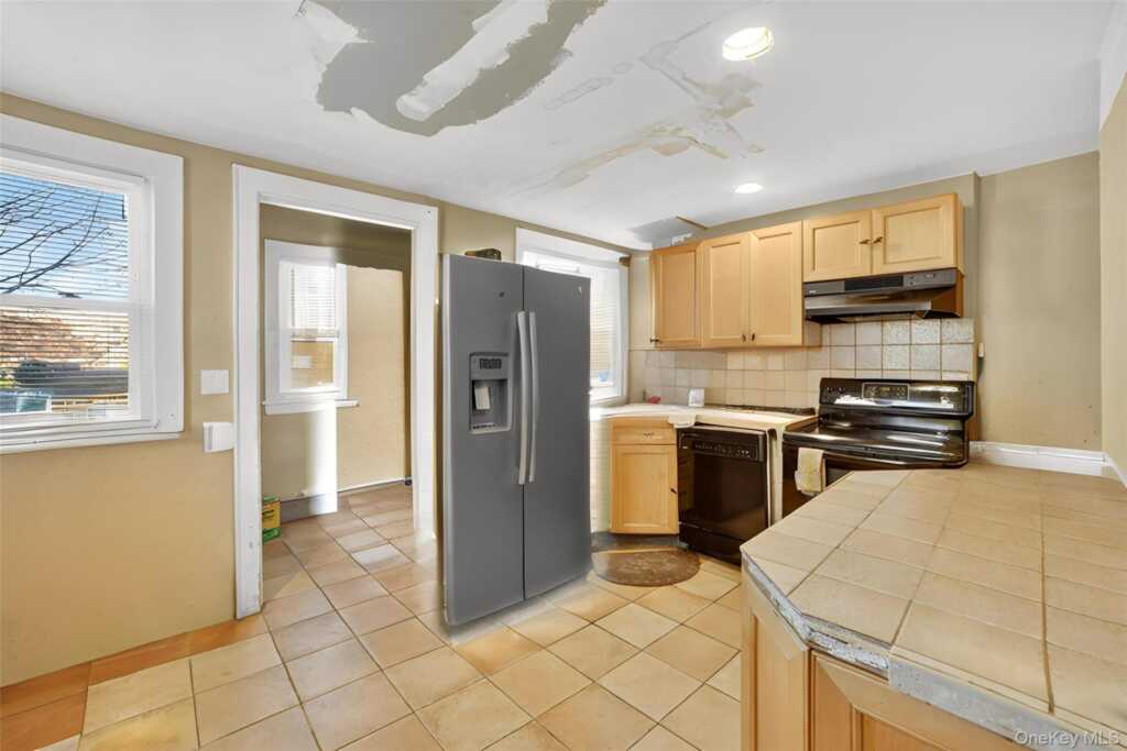 17 Mount Joy Place, New Rochelle, NY 10801 - Photo 8 of 21