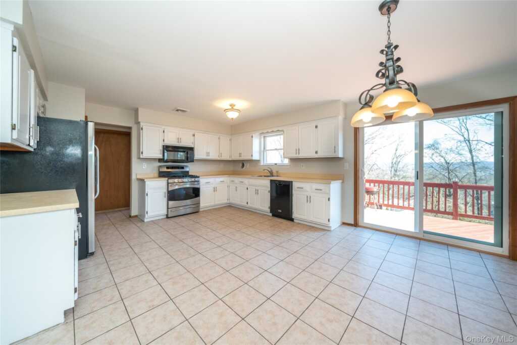 62 Walter Drive, Stony Point, NY 10980 - Photo 15 of 28