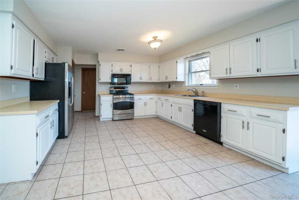 62 Walter Drive, Stony Point, NY 10980 - Photo 16 of 28