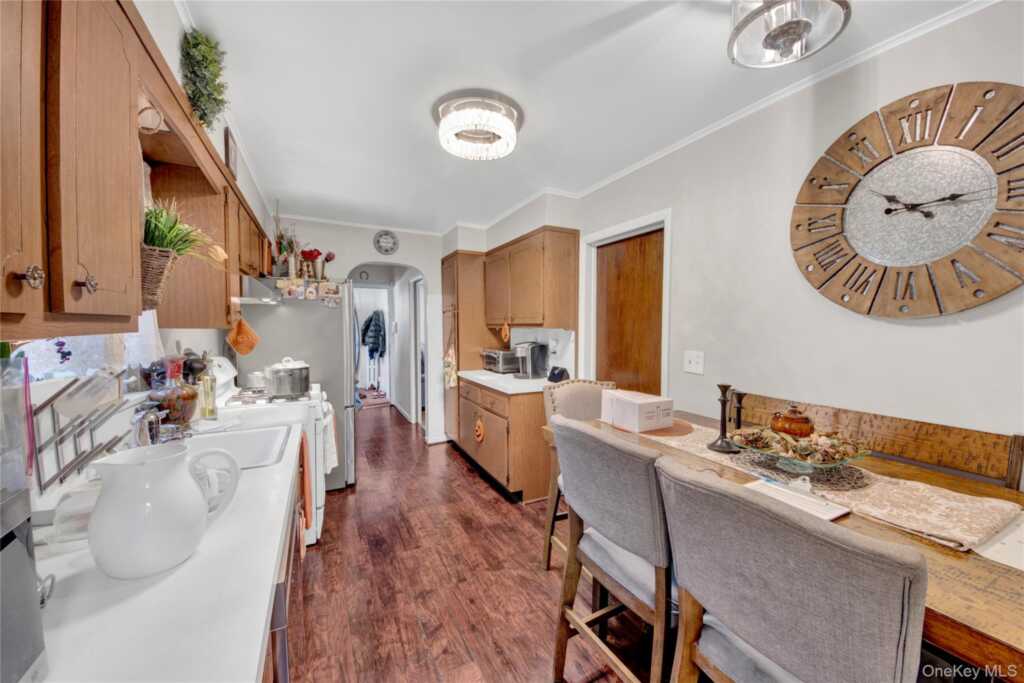 72 Park Avenue, White Plains, NY 10603 - Photo 11 of 33