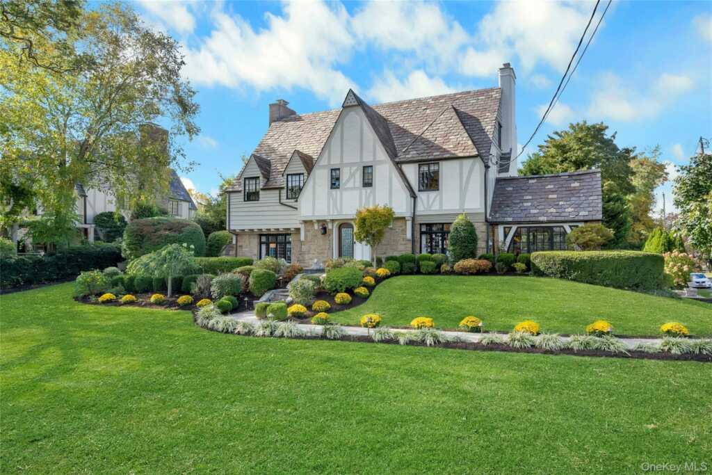 752 Forest Avenue, Rye, NY 10580 - Photo 2 of 50