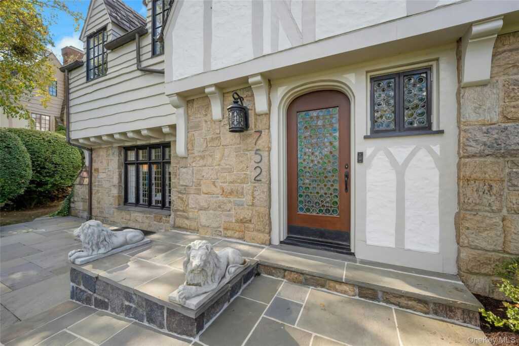 752 Forest Avenue, Rye, NY 10580 - Photo 3 of 50