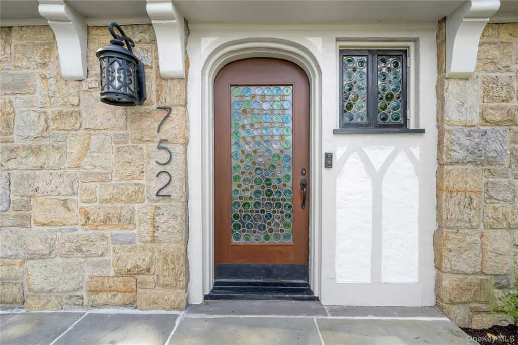 752 Forest Avenue, Rye, NY 10580 - Photo 4 of 50