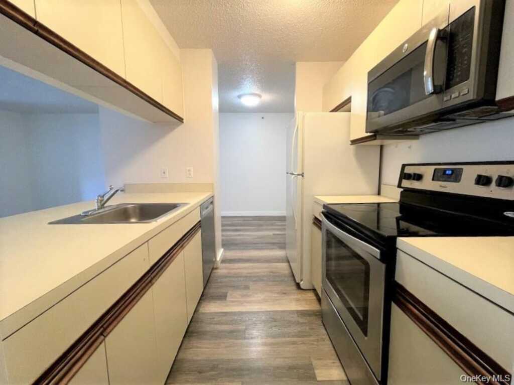 25 Rockledge Avenue, Unit #301, White Plains, NY 10601 - Photo 9 of 21