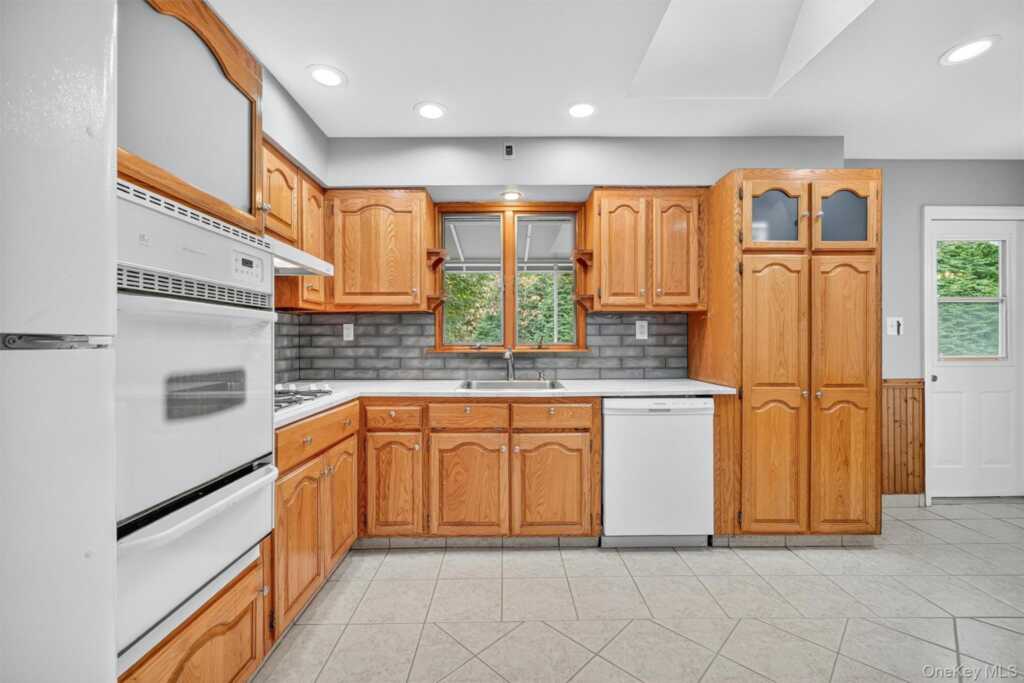 1 Wesel Road, Nanuet, NY 10954 - Photo 4 of 28