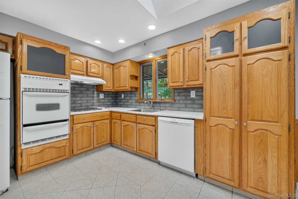 1 Wesel Road, Nanuet, NY 10954 - Photo 7 of 28