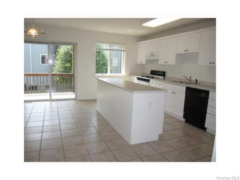 25 College Avenue, Unit #607, Nanuet, NY 10954
