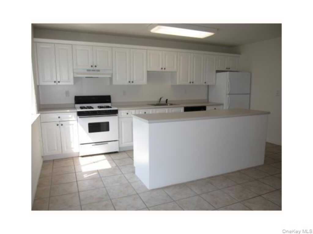 25 College Avenue, Unit #607, Nanuet, NY 10954 - Photo 2 of 28