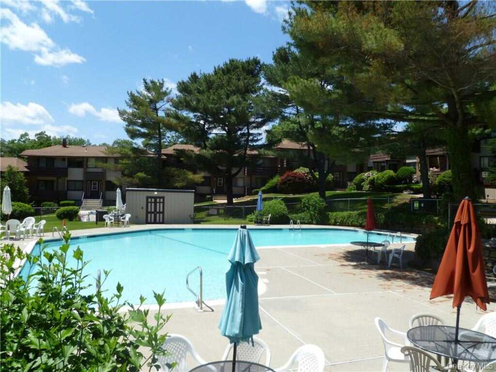 155 Sierra Vista Lane, Valley Cottage, NY 10989 - Photo 5 of 17