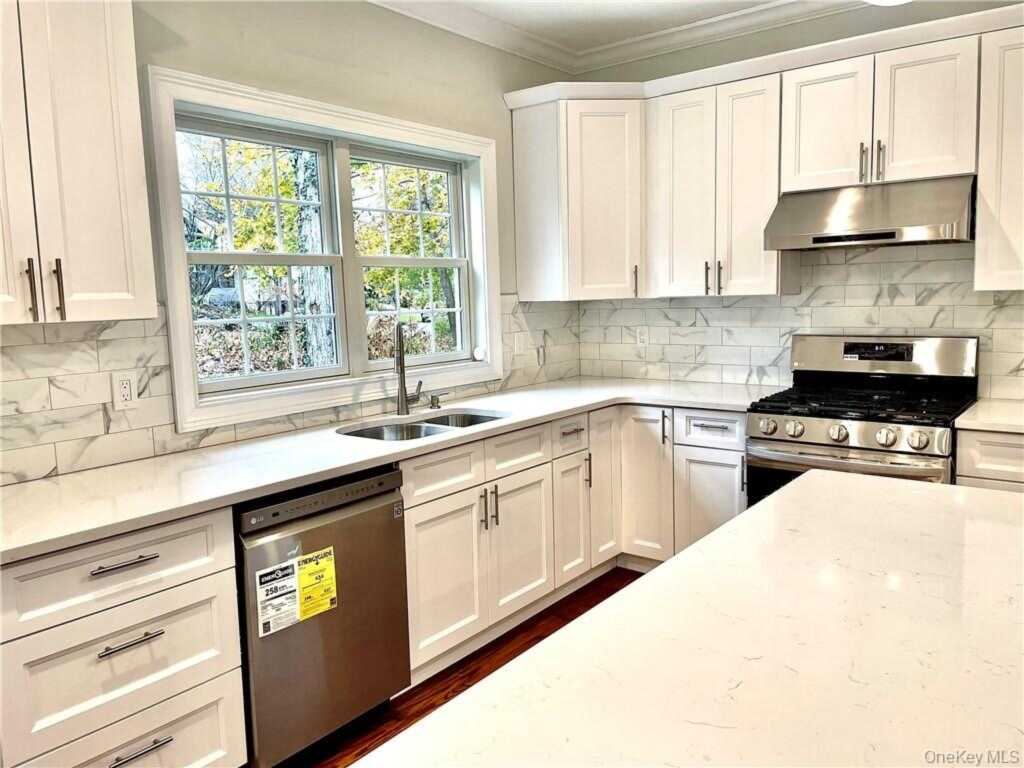 1 Kewanee Road, New Rochelle, NY 10804 - Photo 8 of 28