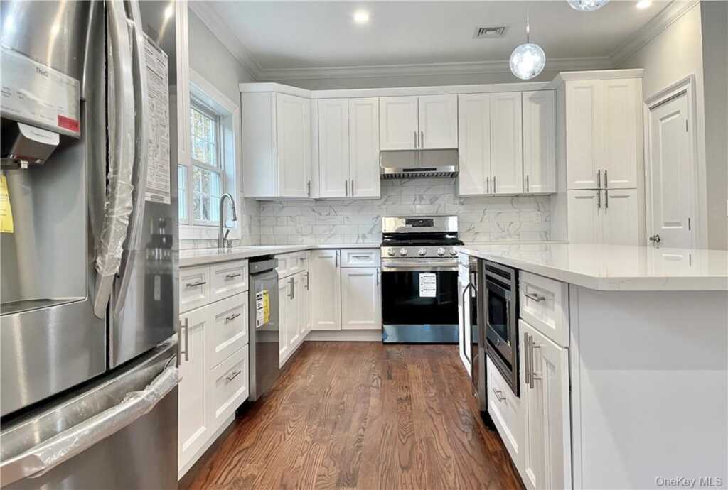 1 Kewanee Road, New Rochelle, NY 10804 - Photo 9 of 28