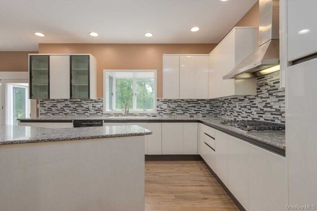 185 Spook Rock Road, Suffern, NY 10901 - Photo 12 of 37