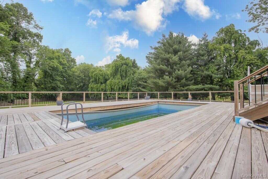 185 Spook Rock Road, Suffern, NY 10901 - Photo 34 of 37