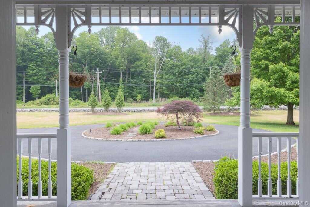 185 Spook Rock Road, Suffern, NY 10901 - Photo 5 of 37