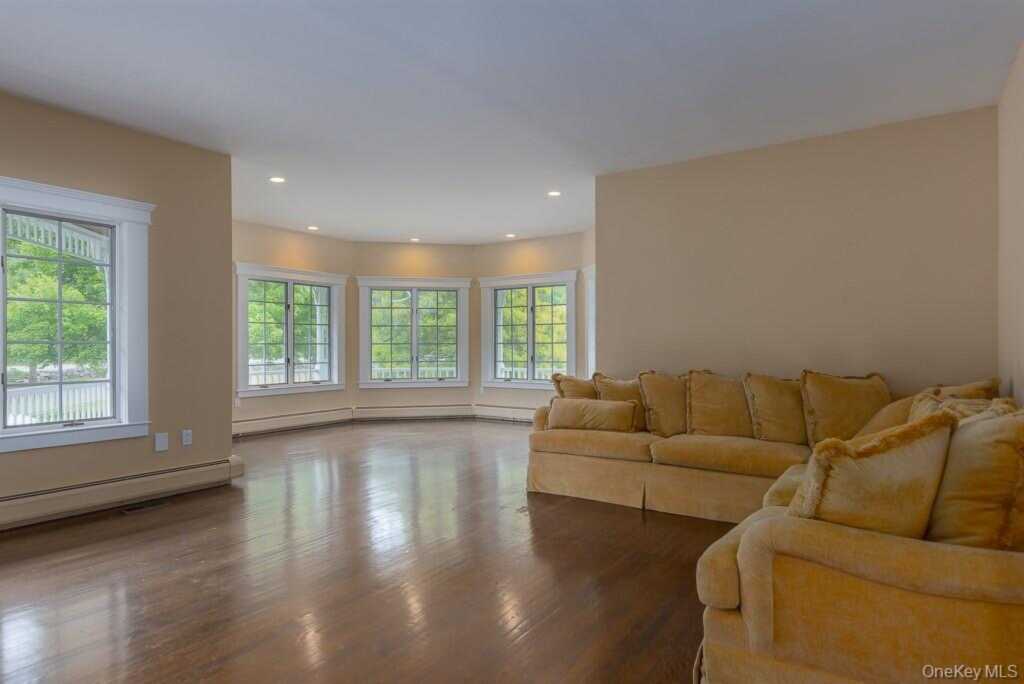 185 Spook Rock Road, Suffern, NY 10901 - Photo 7 of 37