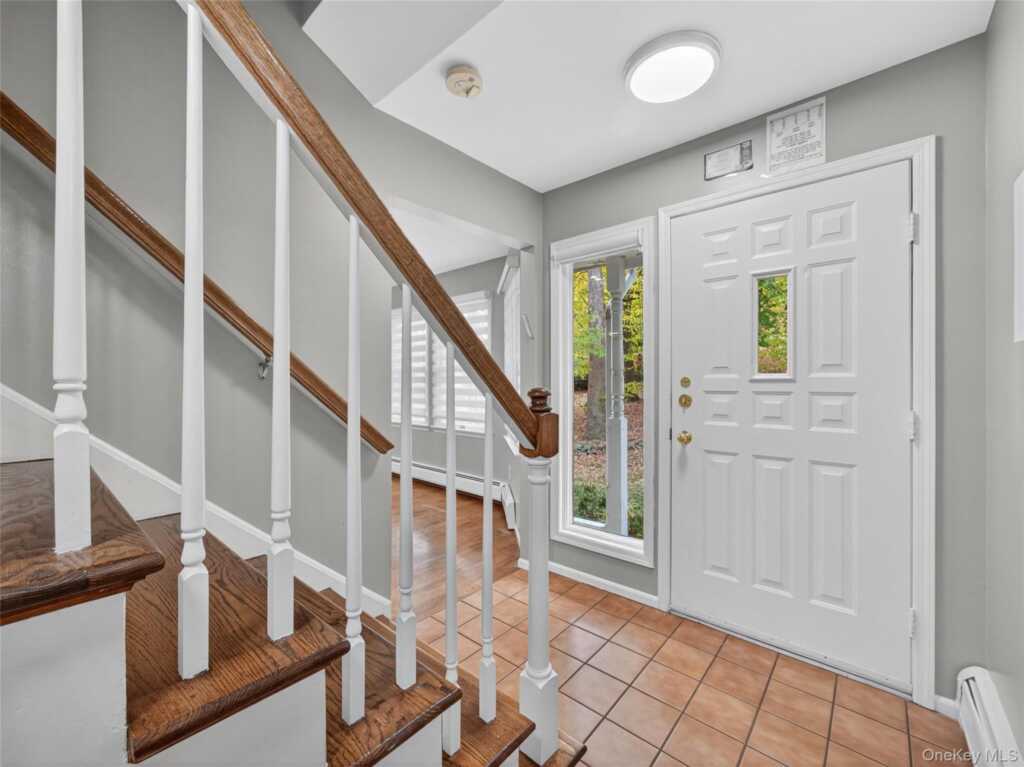 19 Paul Court, Pearl River, NY 10965 - Photo 3 of 36