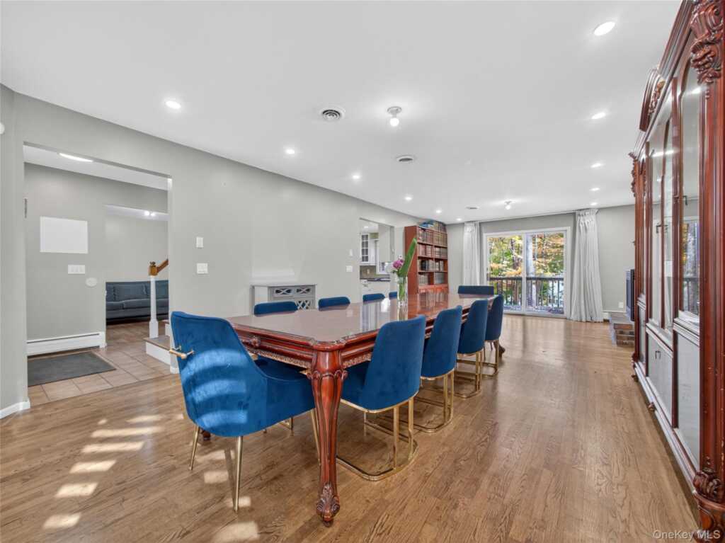 19 Paul Court, Pearl River, NY 10965 - Photo 6 of 36