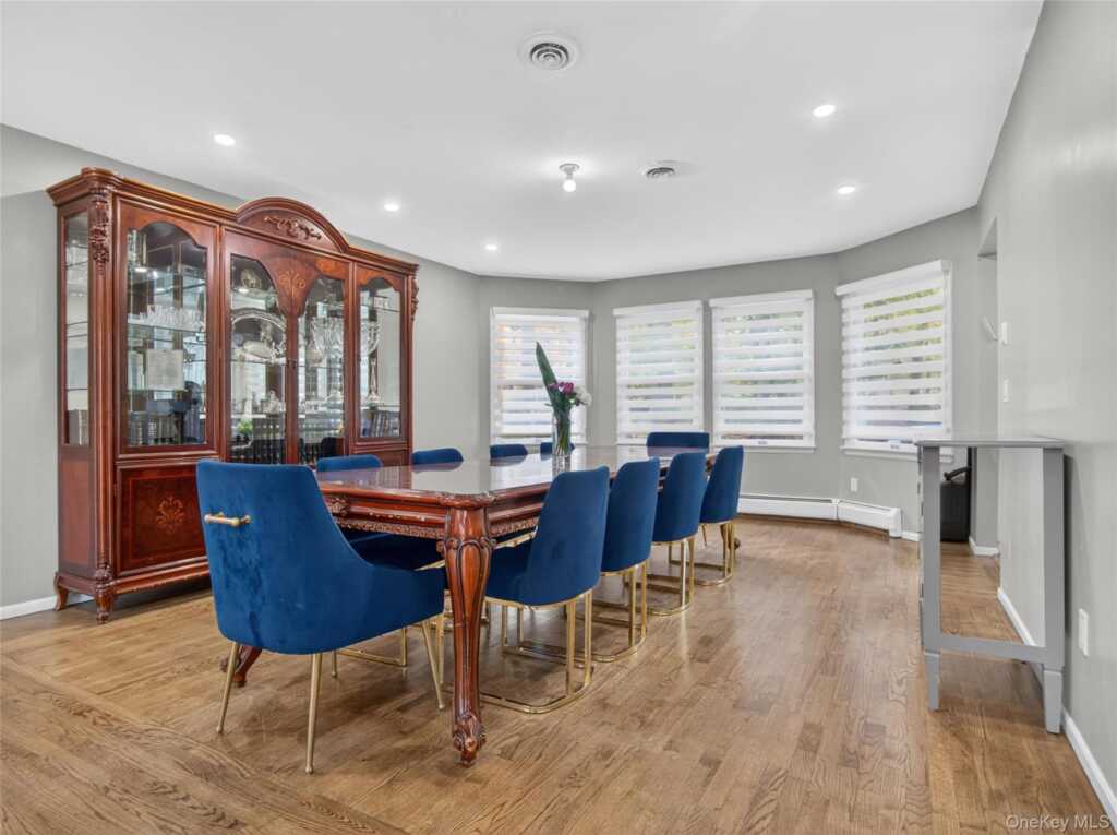 19 Paul Court, Pearl River, NY 10965 - Photo 7 of 36