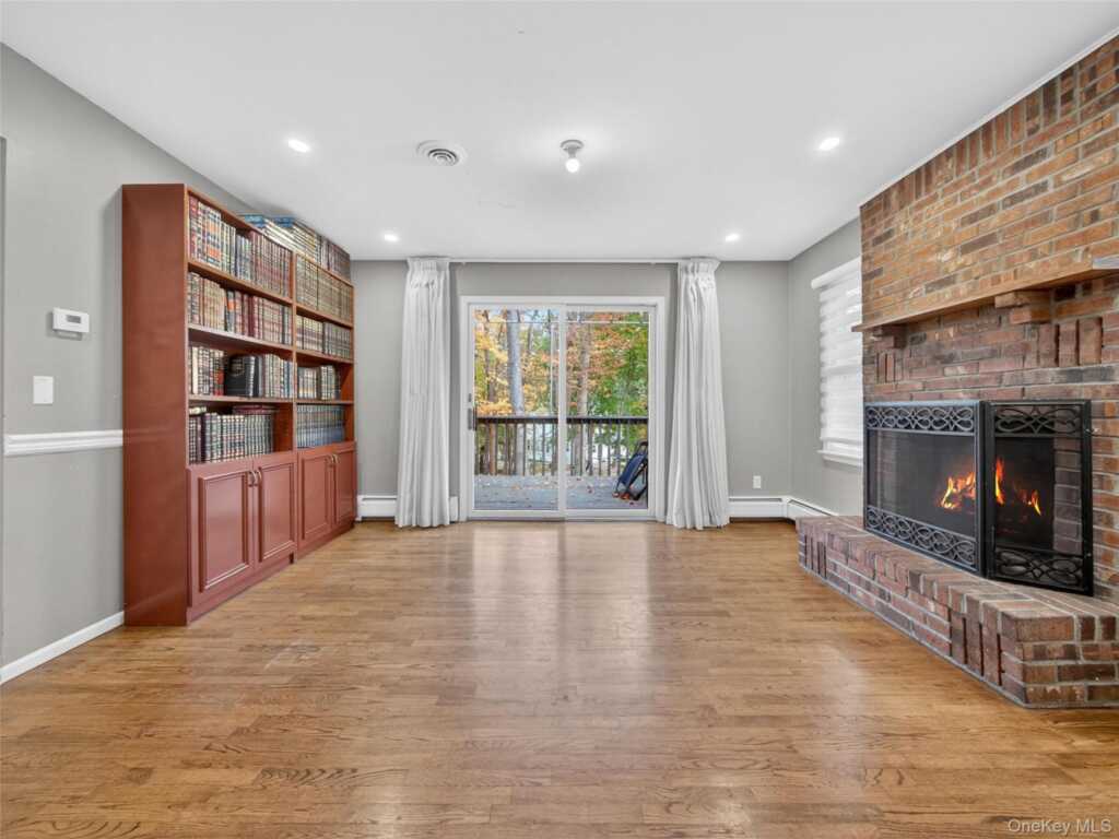 19 Paul Court, Pearl River, NY 10965 - Photo 8 of 36