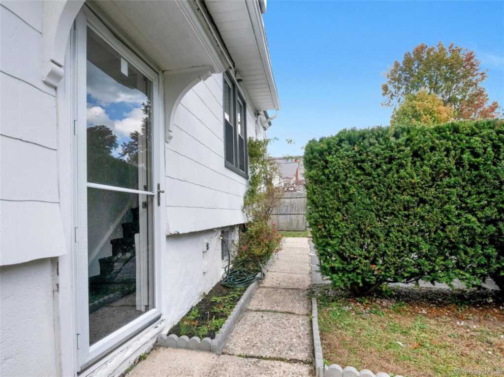 46 Meadow Lane, New Rochelle, NY 10805 - Photo 33 of 42