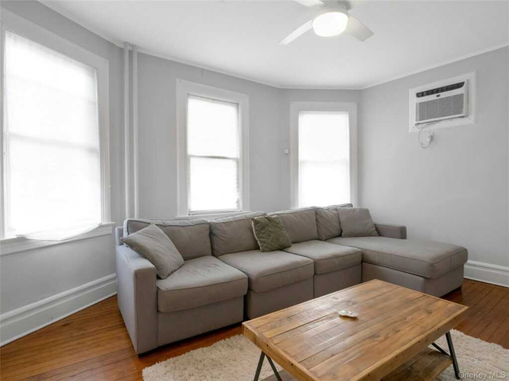 46 Meadow Lane, New Rochelle, NY 10805 - Photo 6 of 42