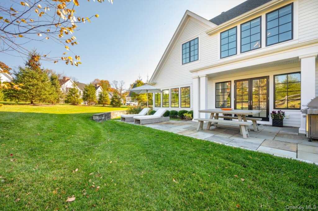 1 Primrose Lane, Rye, NY 10573 - Photo 2 of 43