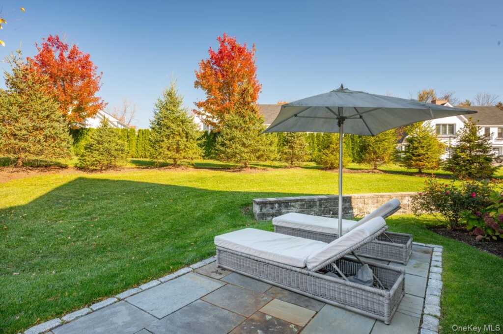 1 Primrose Lane, Rye, NY 10573 - Photo 3 of 43