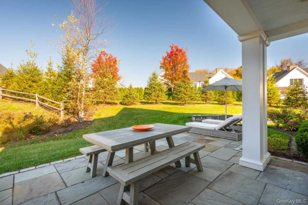 1 Primrose Lane, Rye, NY 10573 - Photo 4 of 43