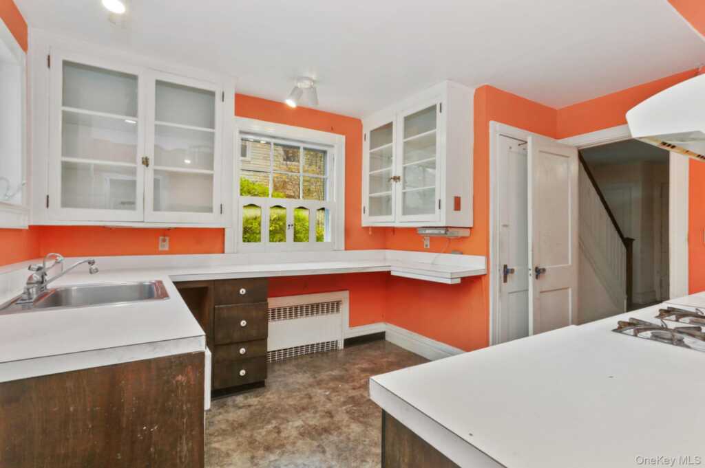 24 Muir Place, New Rochelle, NY 10801 - Photo 12 of 34