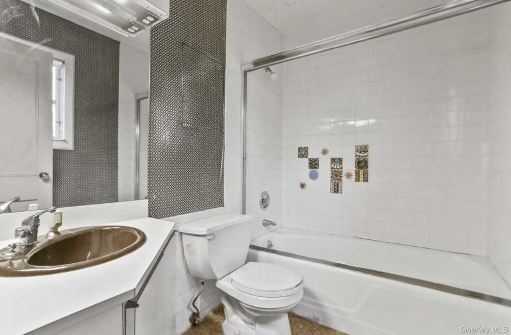 24 Muir Place, New Rochelle, NY 10801 - Photo 22 of 34