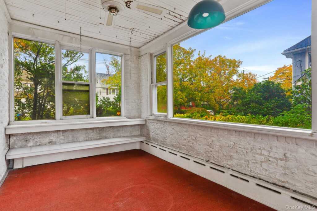 24 Muir Place, New Rochelle, NY 10801 - Photo 8 of 34