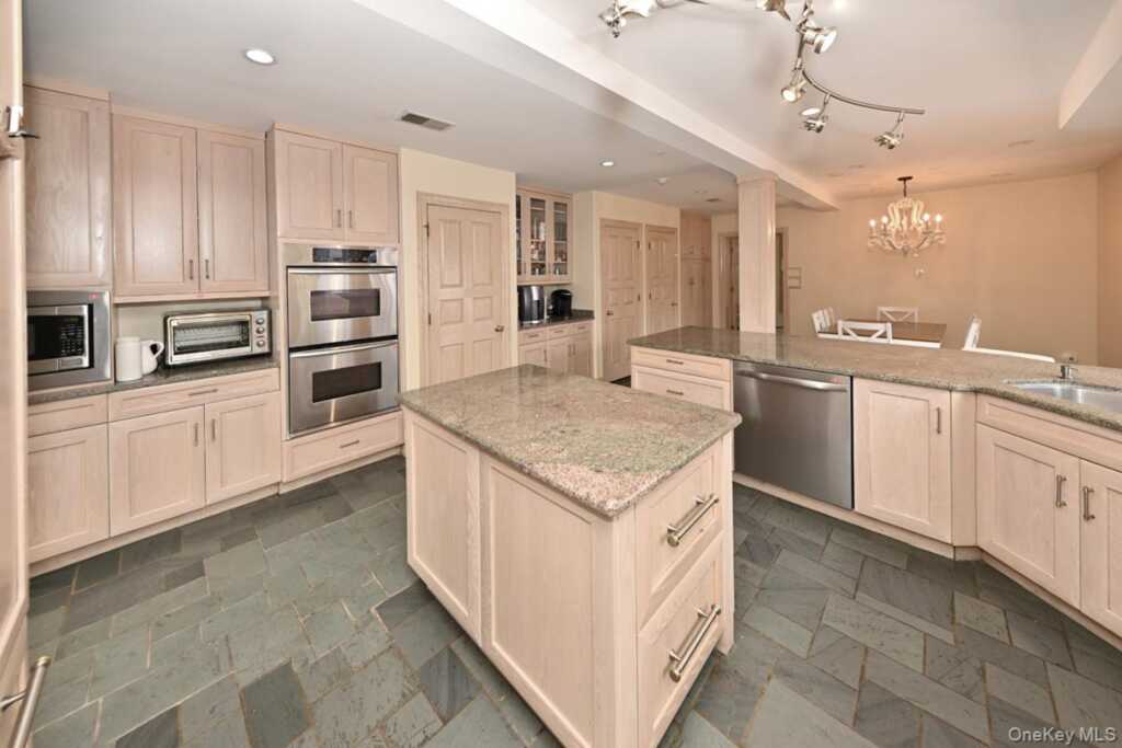 27 Sky Meadow Road, Suffern, NY 10901 - Photo 9 of 36