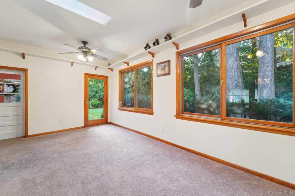 24 Pamela Lane, New Rochelle, NY 10804 - Photo 12 of 35