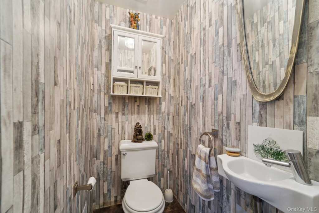 24 Pamela Lane, New Rochelle, NY 10804 - Photo 13 of 35