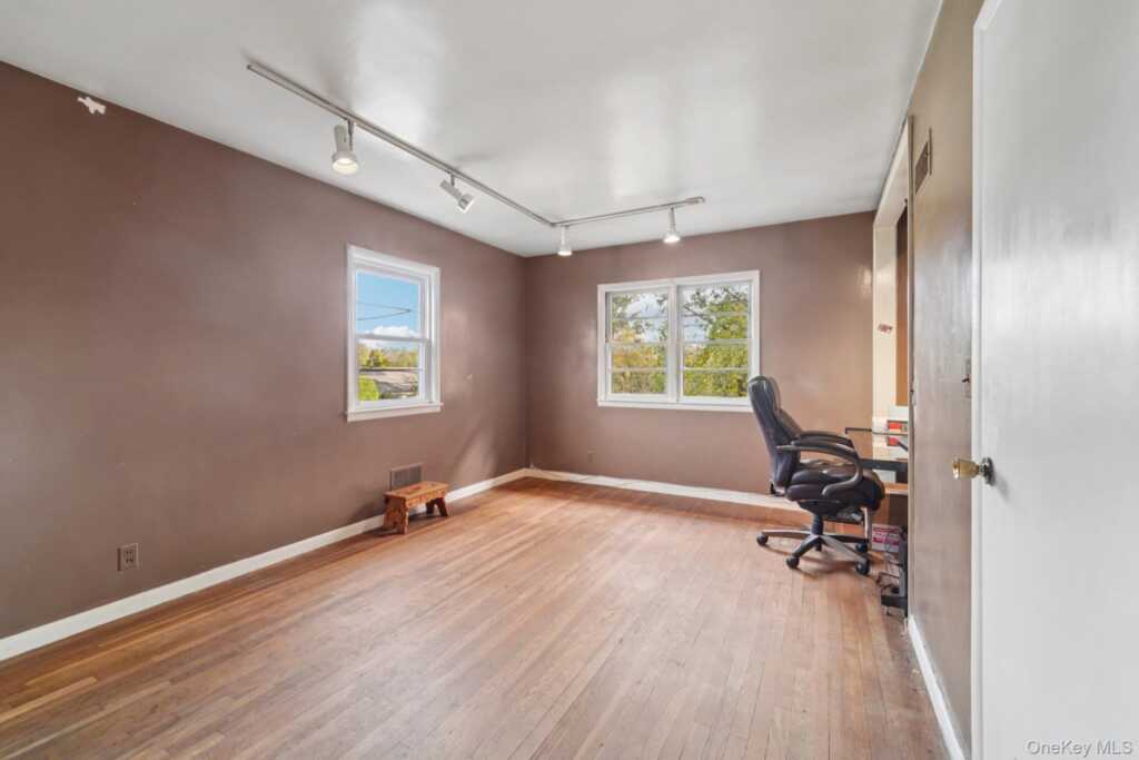 24 Pamela Lane, New Rochelle, NY 10804 - Photo 14 of 35