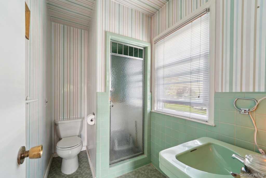 24 Pamela Lane, New Rochelle, NY 10804 - Photo 16 of 35