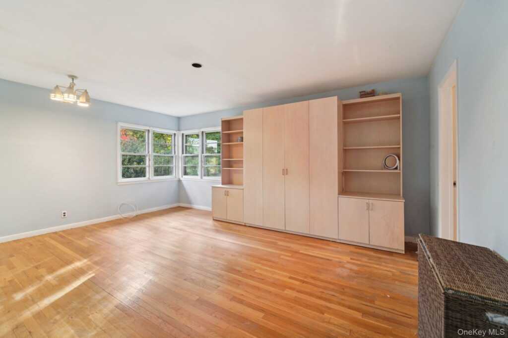 24 Pamela Lane, New Rochelle, NY 10804 - Photo 17 of 35