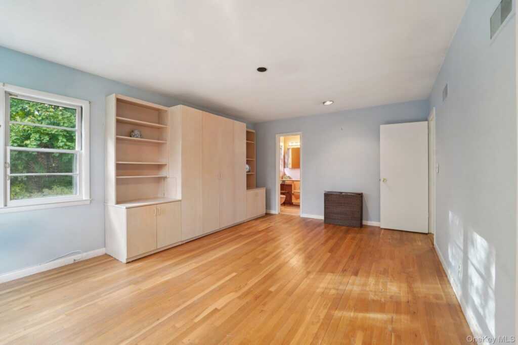 24 Pamela Lane, New Rochelle, NY 10804 - Photo 18 of 35