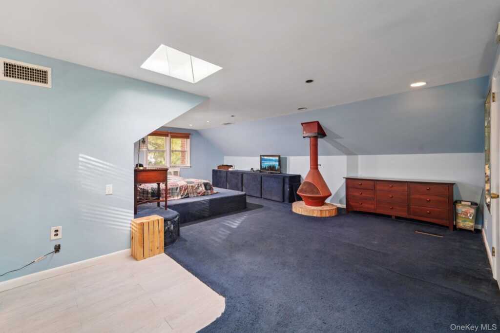 24 Pamela Lane, New Rochelle, NY 10804 - Photo 21 of 35