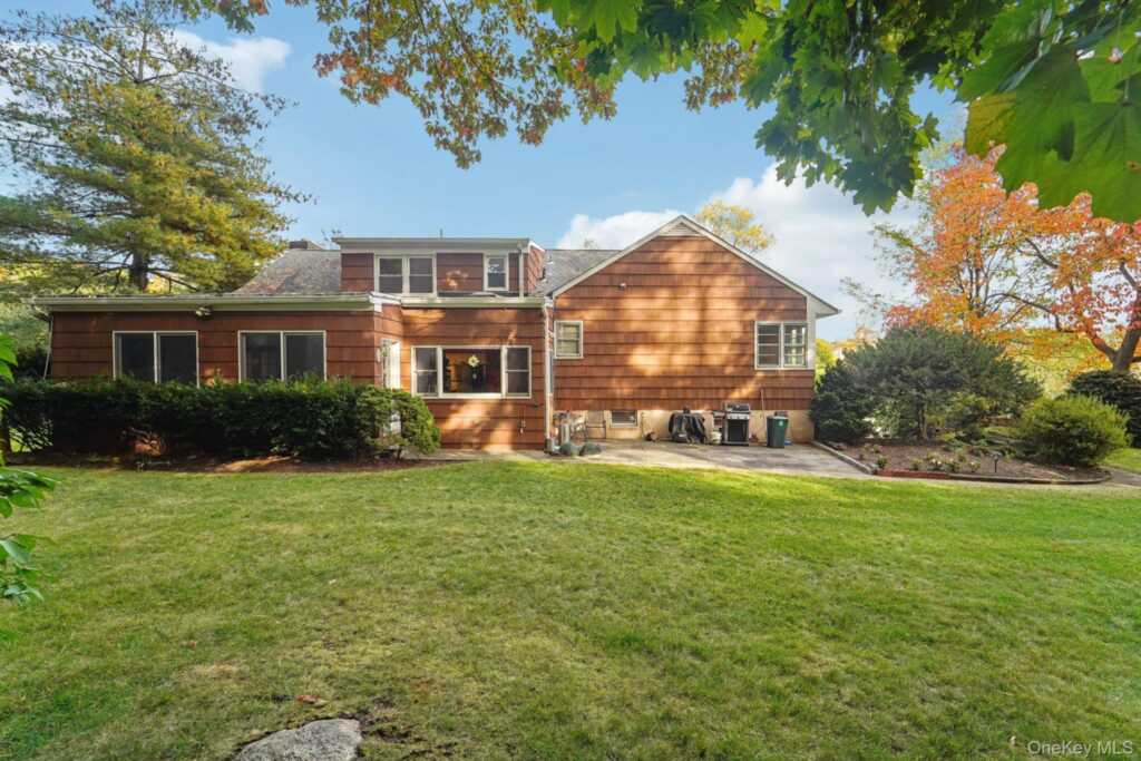 24 Pamela Lane, New Rochelle, NY 10804 - Photo 24 of 35