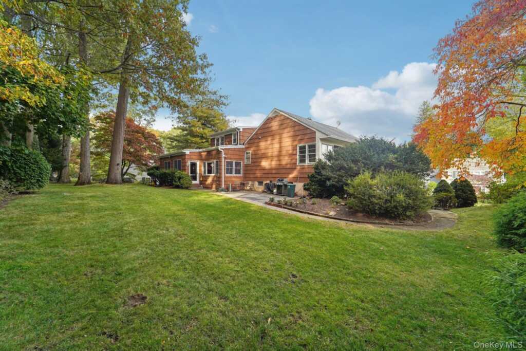 24 Pamela Lane, New Rochelle, NY 10804 - Photo 25 of 35