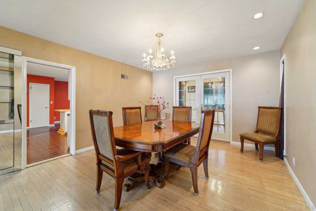 24 Pamela Lane, New Rochelle, NY 10804 - Photo 6 of 35