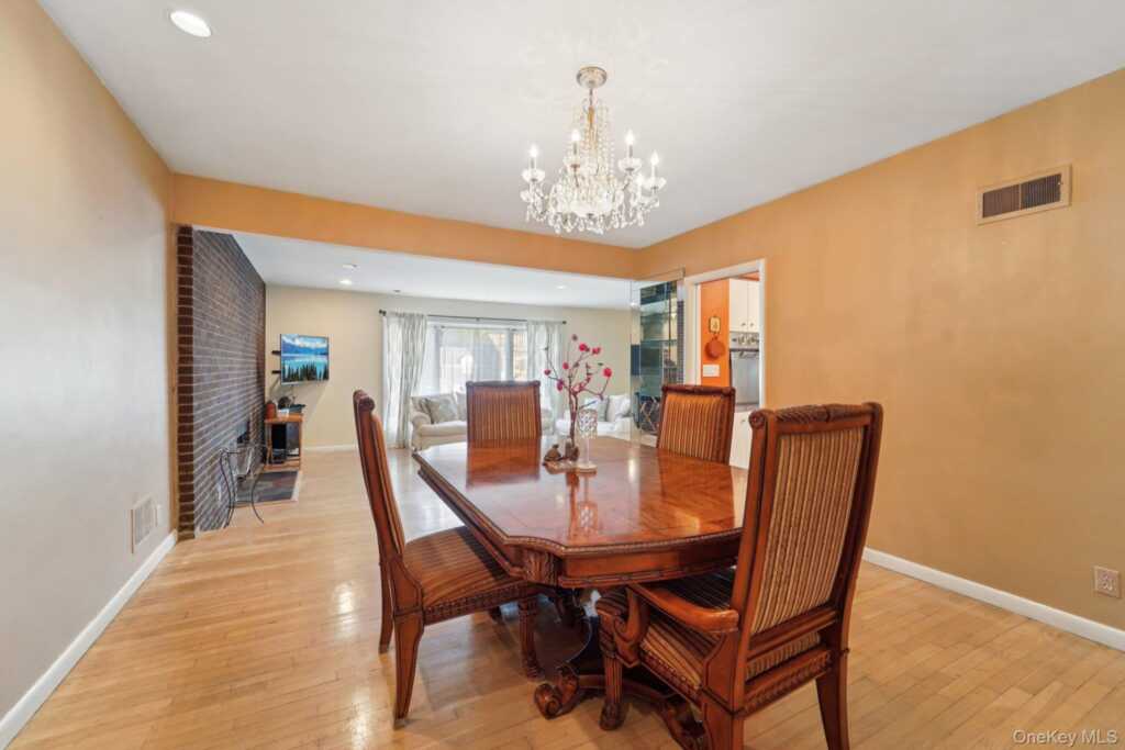 24 Pamela Lane, New Rochelle, NY 10804 - Photo 7 of 35