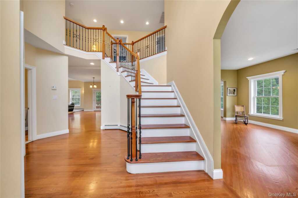 11 Fant Farm Lane, Suffern, NY 10901 - Photo 4 of 37