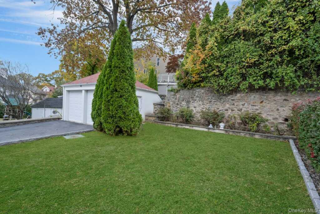 193 Harmon Avenue, New Rochelle, NY 10801 - Photo 3 of 37