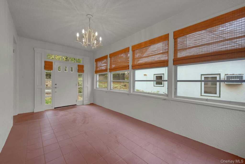 193 Harmon Avenue, New Rochelle, NY 10801 - Photo 8 of 37