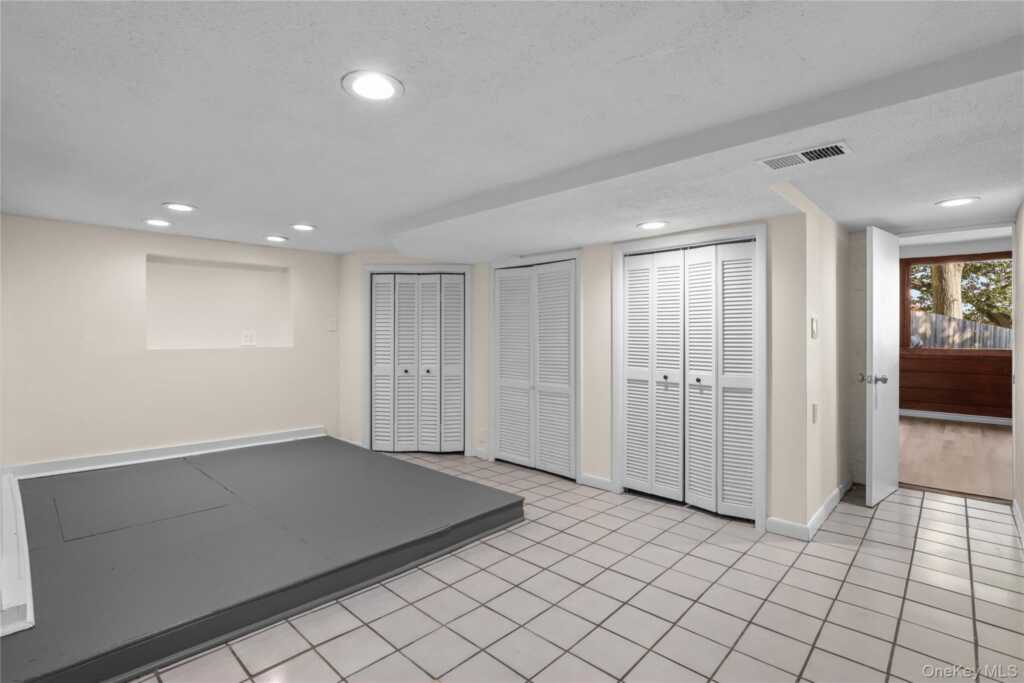 63 Seaview Avenue, New Rochelle, NY 10801 - Photo 11 of 22